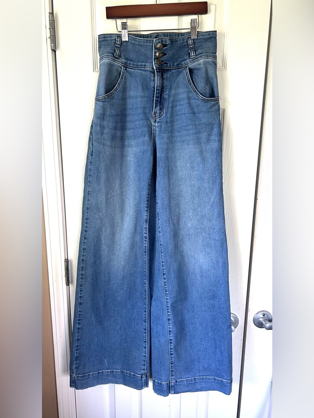 Shyanne High Rise Wide Leg Jeans Women’s Medium Wash